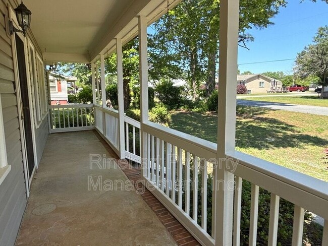 Photo - 2083 Ridgecrest Rd