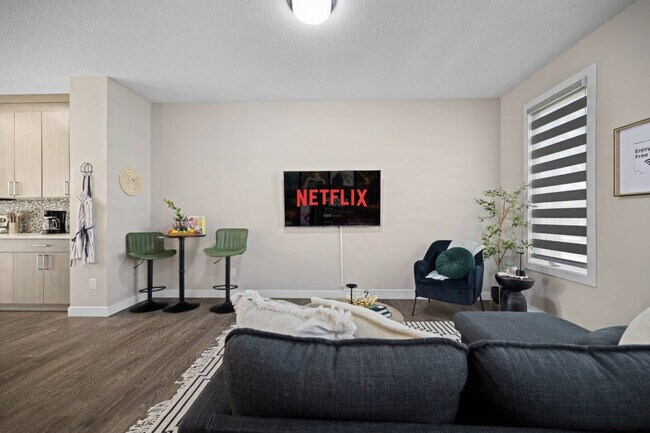 Photo - 10752-10792 92 St NW Unit SI ID1308637P