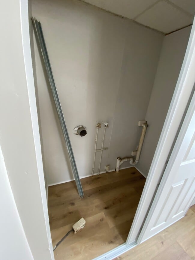 Conexiones de lavandería en el primer piso - 539 Isbell St