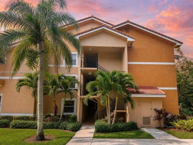 Building Photo - 8851 Wiles Rd Unit 208