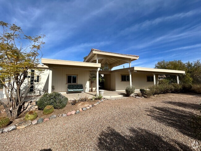 Building Photo - Unique 4 bed / 2.5 bath w/ MASSIVE Natural... Rental