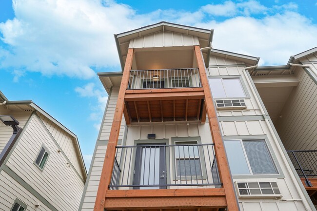 Building Photo - 2-bedroom/2-bath Unit 2bd/2ba_771sq