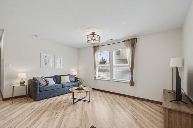 Photo - 118 Rhodes St Unit Gold Apartments