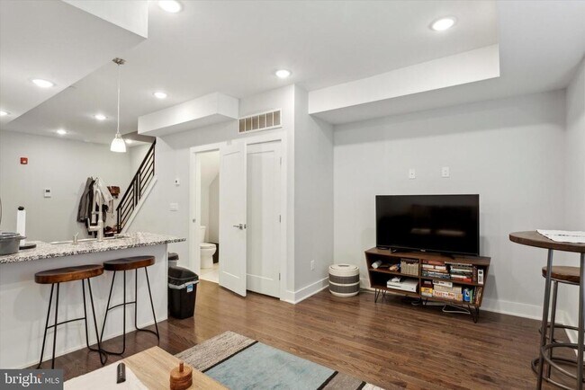 Photo - 818 N 16th St Unit 3F