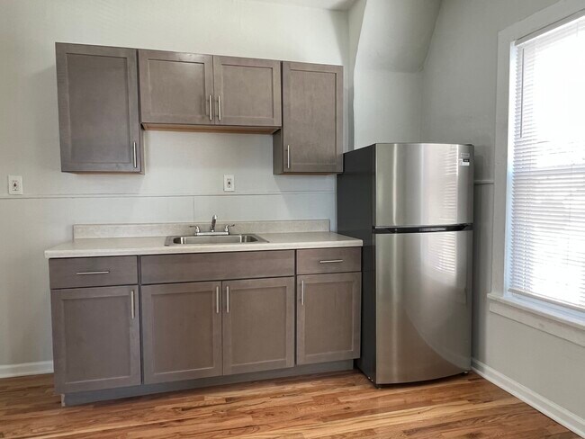 1151 W 19th St