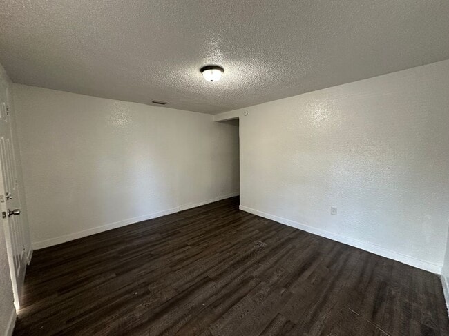 Photo - 1629 W 31st St