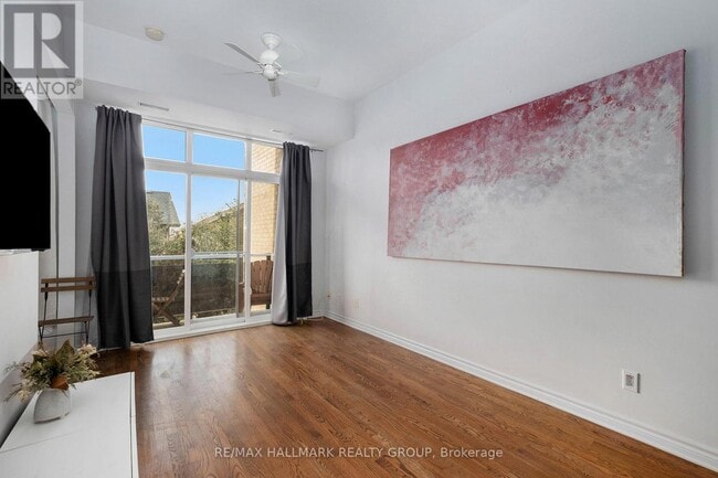 Photo - 682 Churchill Ave N Unité 207