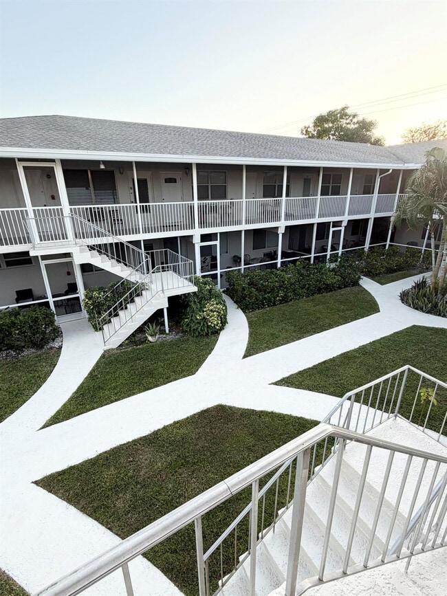 Building Photo - 520 NE 7th Ave Unit 2F