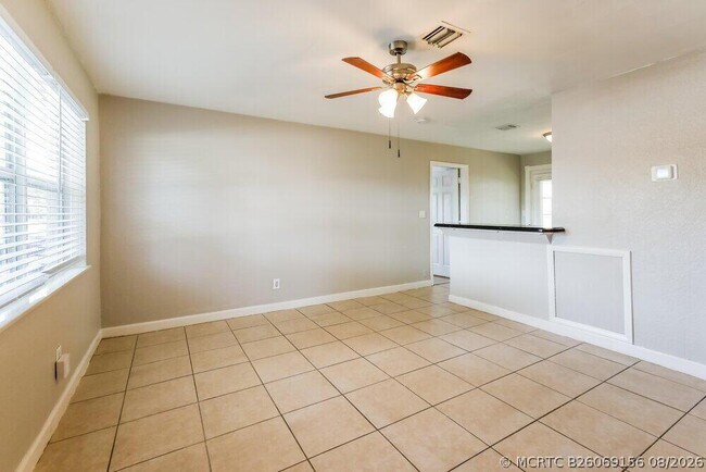 Photo - 2520 NE 7th Terrace