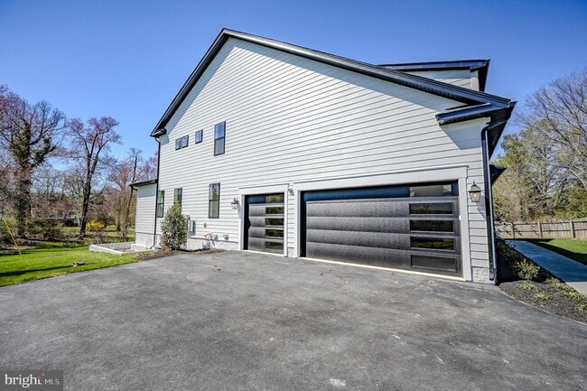 Photo - 2424 Carey Ln