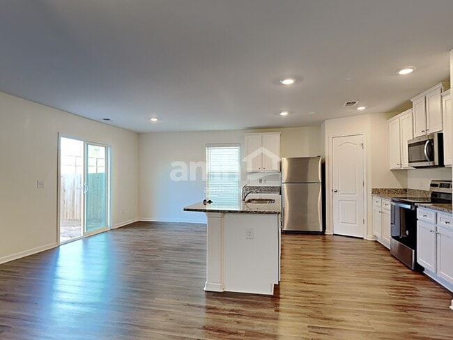 Photo - 2054 Southlea Dr