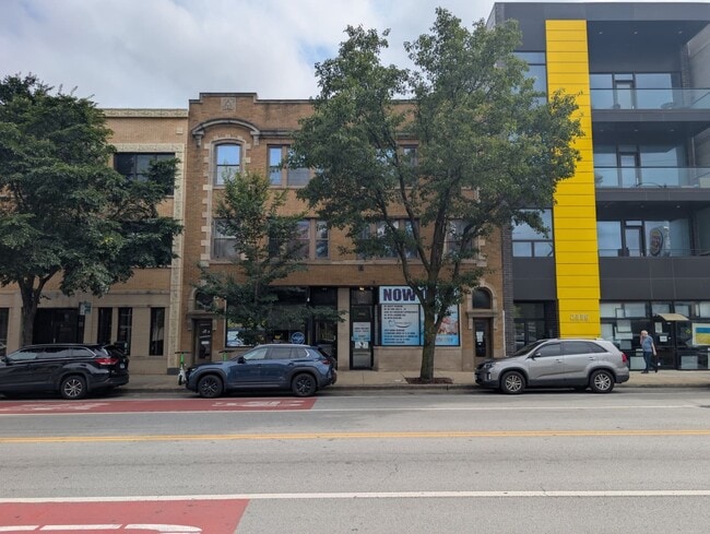 Building Photo - 2333 W Chicago Ave Unit 3 Rental