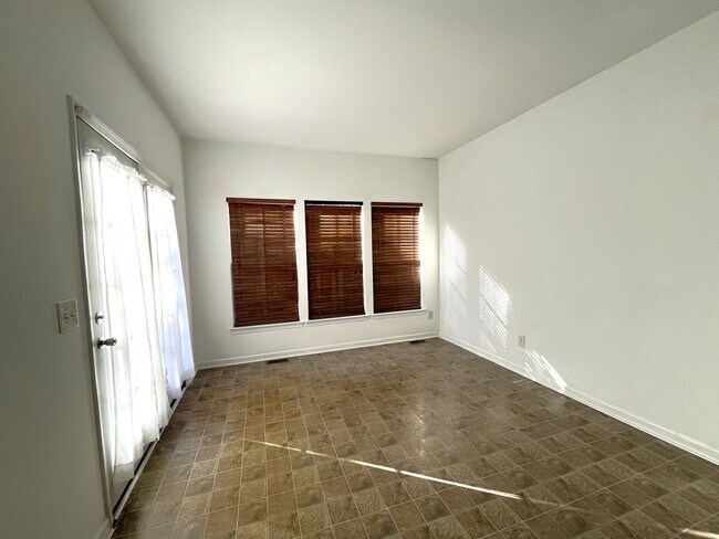 Photo - Great 2 Bedroom Townhome with Basement and Garage!