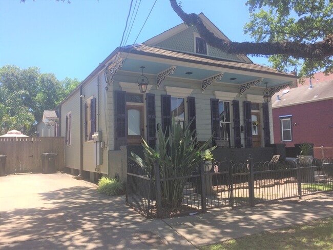 Building Photo - 218 N Alexander St