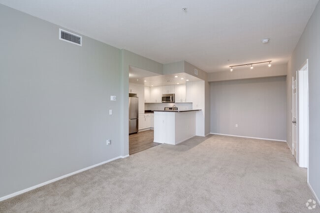 2BR, 2BA - 922SF