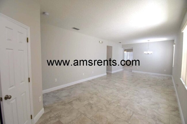 Photo - Spacious Pool Home in Davenport