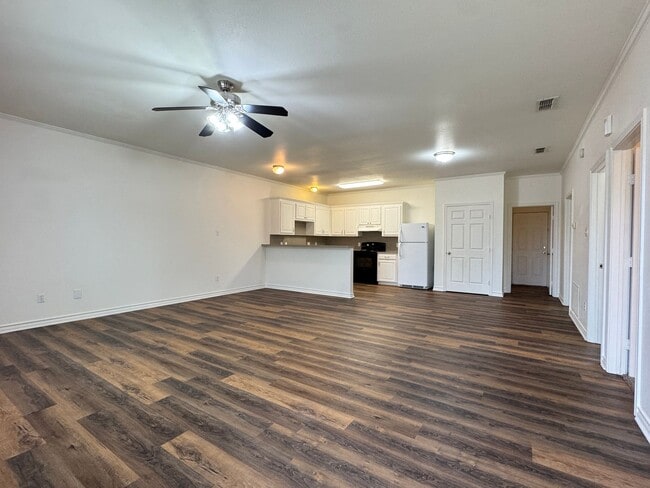 Photo - 800 W Main St