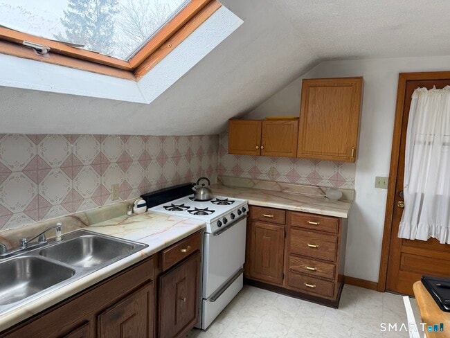 Photo - 183 Columbia St Unit 3rd Floor