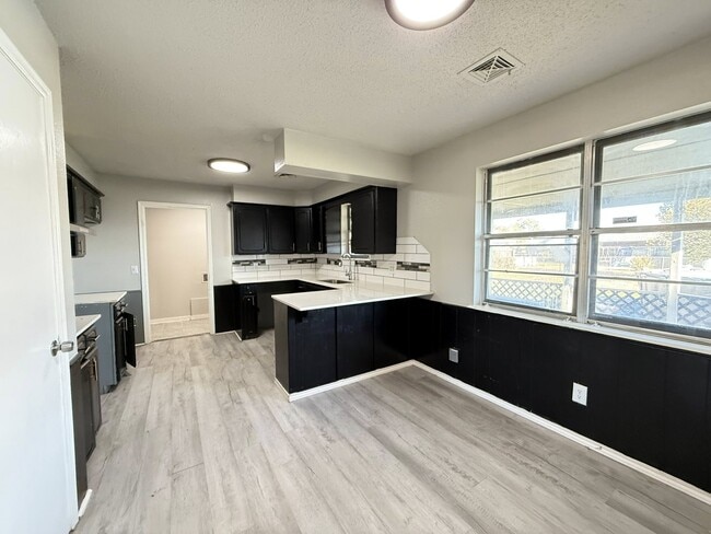 Photo - 4320 Suntane Cir