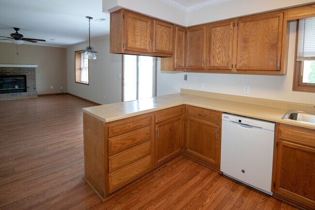 Photo - 100 Pierre Plz Unit 100