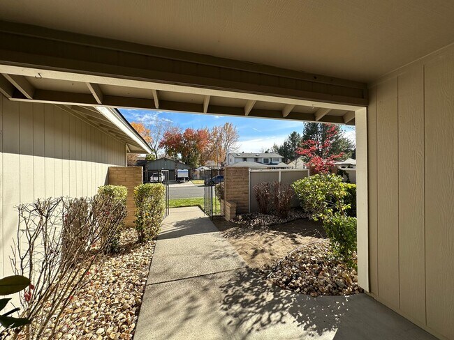 Photo - Spacious 4-Bedroom Home off Lakeside Drive