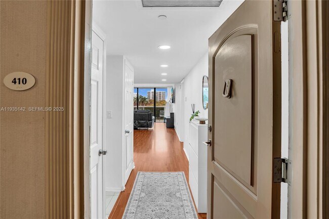 Photo - 3675 N Country Club Dr Unidad 410