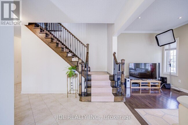 Photo - 1139 Cenotaph Blvd