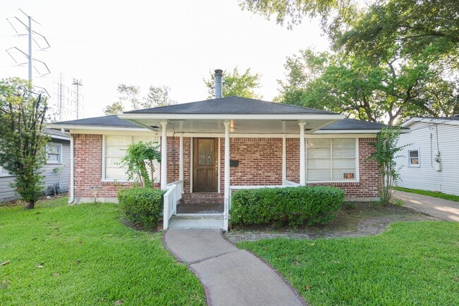 Photo - 5812 Community Dr House