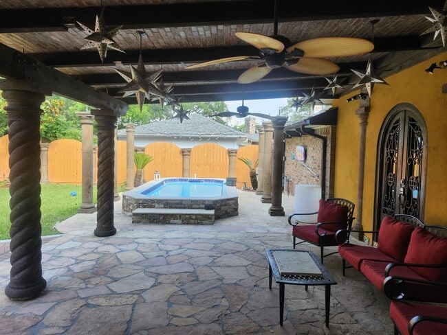Building Photo - 4323 Colombia Dr Rental
