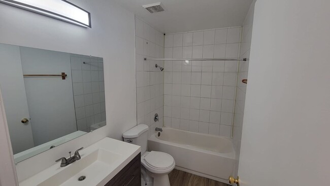 Photo - 14801 Delano St Unit 7