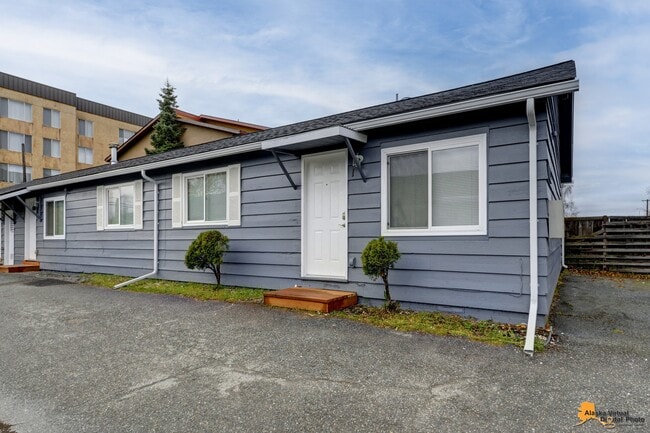 Building Photo - 1030 W 26th Ave Unit 1
