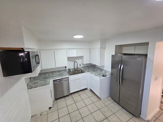 Building Photo - 6748 N 44th Ave Unit 1