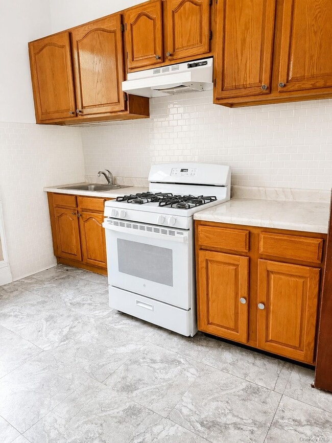Building Photo - 32-16 31st Ave Unit 2nd Floor
