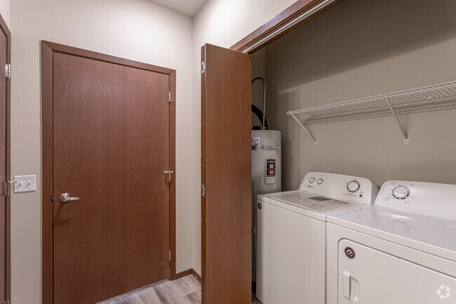 1BR, 1BA - 741 SF - Carnahan Glenn Apartments