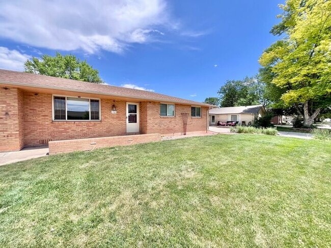 3 Bedroom - 2 Bath Ranch Home with 2 Car A... - 3 Bedroom - 2 Bath Ranch Home with 2 Car A...