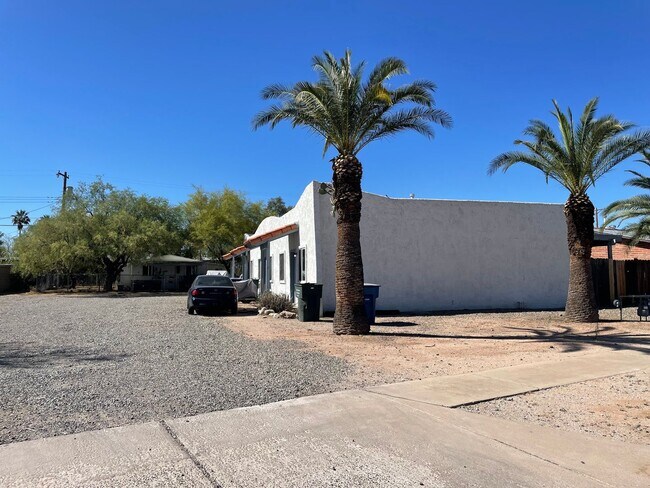 Photo - Quaint 2 Bedroom and 1 Bath Triplex! Unit 4522 Lester