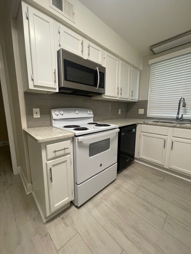 Photo - 502 Running Brook Rd Unit 502