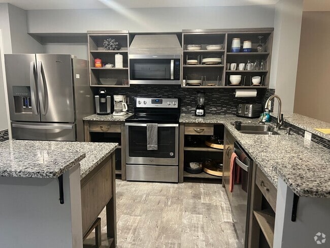 Building Photo - Updated First Floor, One Level Condo - Wal... Unit 100