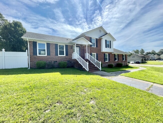 Photo - 4 bedroom, 3 bathroom Nest in Spring Lake