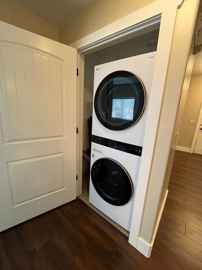 Laundry - 67 E 200 N Unit 301