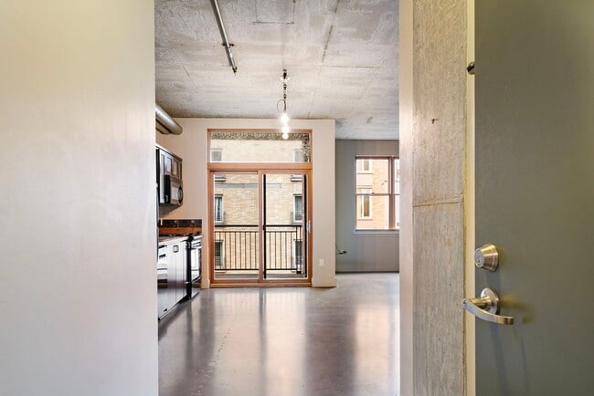 Photo - Old Town Lofts - South Facing Studio w/par... Unidad OTL509