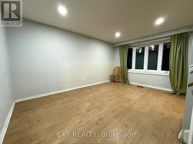 Photo - 184 Hollyberry Trail