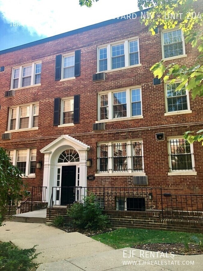 Building Photo - 4471 MacArthur Blvd NW Unit 204