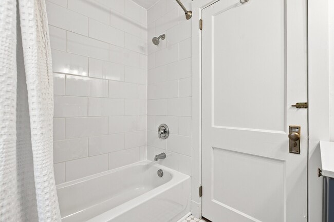 Photo - 1131 Wisconsin Ave Unidad 1131 Wisconsin Ave