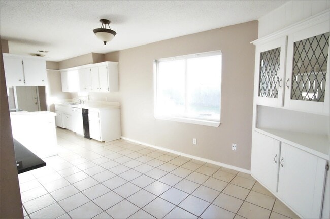 Photo - 3108 Gwendolyn Ln