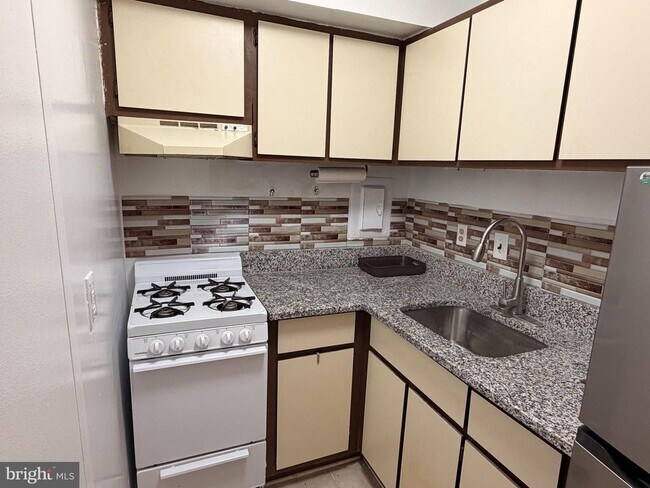 Photo - 21 Canterbury Square Unit 102