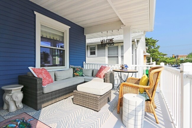 Photo - 10 S Troy Ave