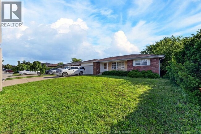 Photo - 2450 McKay Ave