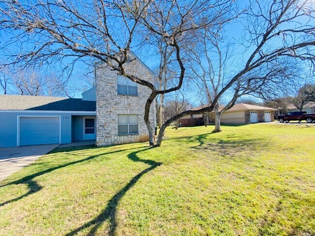 Building Photo - 101/103 Hughson Court Unit 103 Hughson Ct.