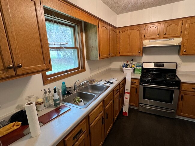 Photo - 607 James St NE